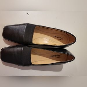 Trotters Womans Size 8.5M Black Loafer